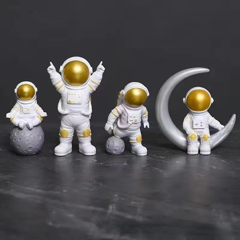 44352908591344Escultura Decorativa Astronauta - 4 peças